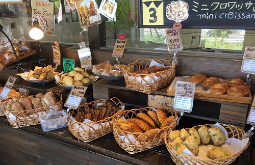 恩納村の道の駅『おんなの駅』にある「アチココ」のパンがおすすめ！