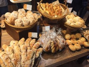 コメダ珈琲店のパン屋さん1号店「ADEMOK」が沖縄にオープン
